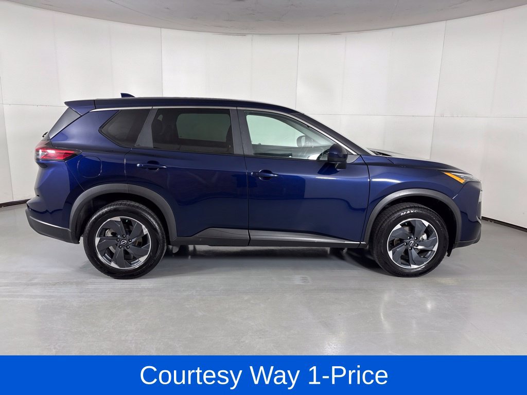 Used 2025 Nissan Rogue SV FWD image 12
