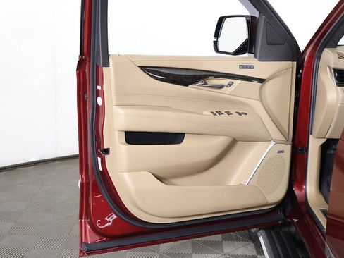 Used 2019 Cadillac Escalade Platinum AWD/4WD image 34