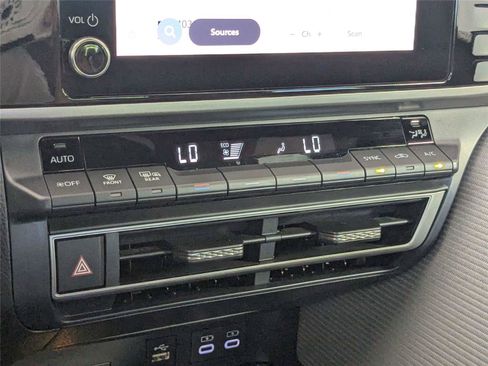 Used 2025 Toyota Camry SE FWD image 22