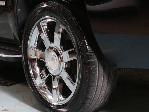 Used 2007 Cadillac Escalade AWD w/ Information Package image 24