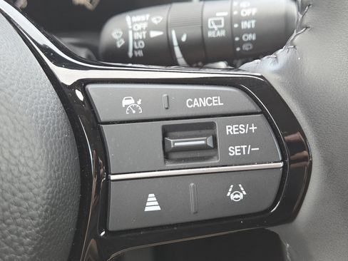 Used 2025 Honda CR-V EX-L image 9