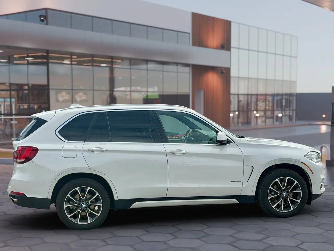 Used 2017 BMW X5 xDrive35i AWD/4WD image 11