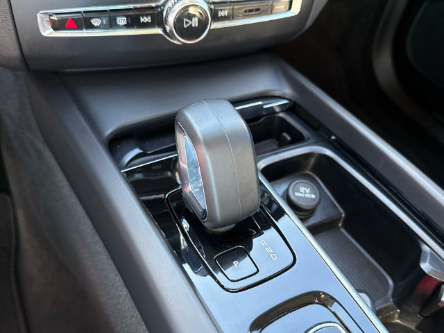 Certified 2023 Volvo XC60 B5 Core AWD/4WD image 17