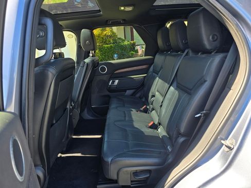 Used 2018 Land Rover Discovery HSE AWD/4WD image 30