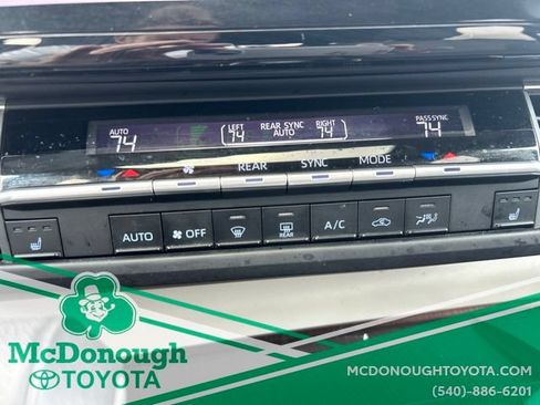 Used 2023 Toyota Sienna XLE FWD image 19