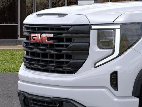 Used 2025 GMC Sierra 1500 Elevation AWD/4WD image 13