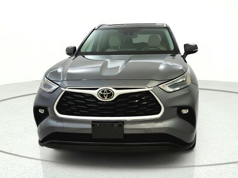 Used 2023 Toyota Highlander XLE AWD/4WD image 2