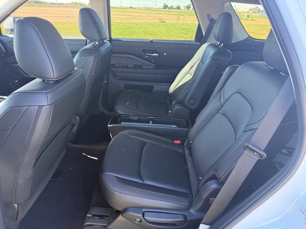 Certified 2025 Nissan Pathfinder SL w/ SL Premium Package FWD image 11