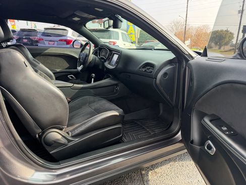 Used 2015 Dodge Challenger SRT w/ Technology Group image 10