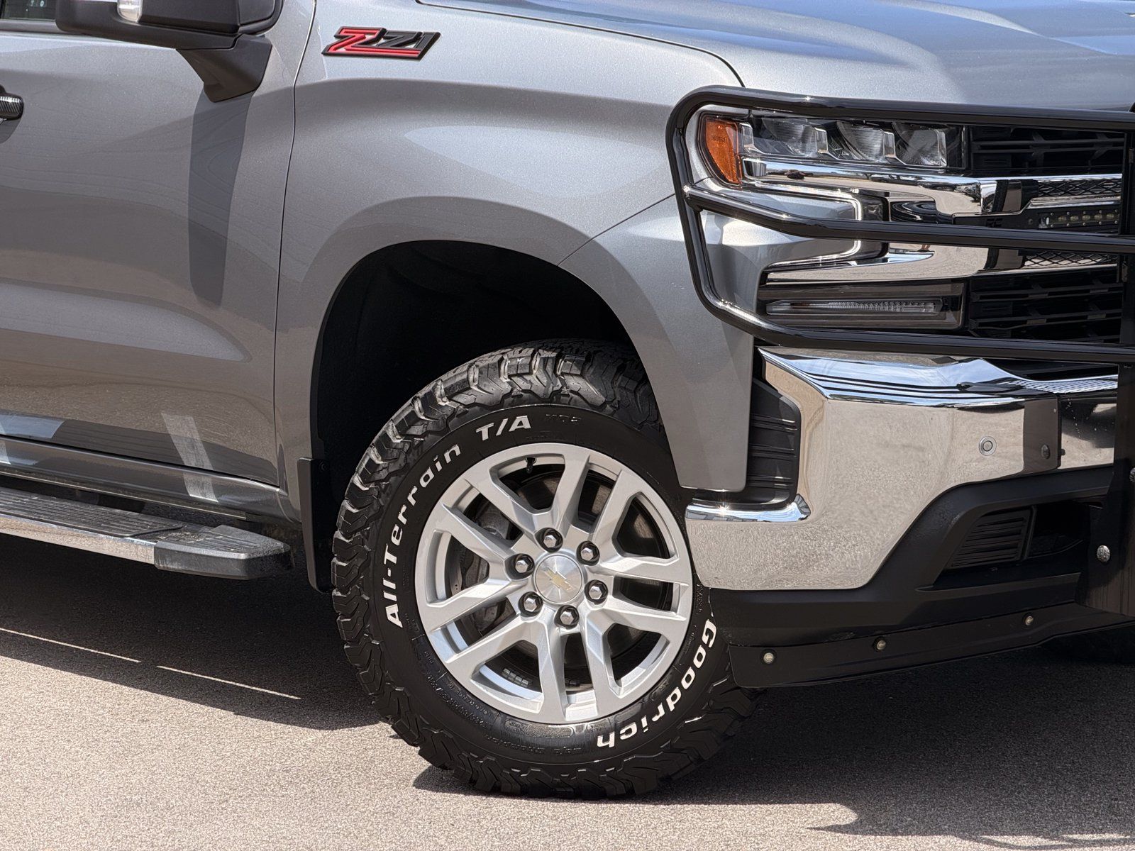 Used 2022 Chevrolet Silverado 1500 LT AWD/4WD image 3