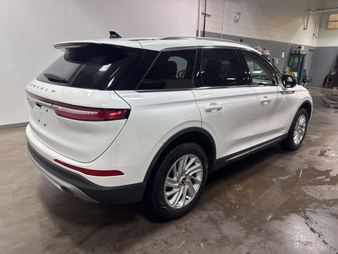 Used 2021 Lincoln Corsair AWD image 3