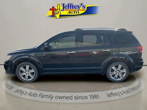 Used 2011 Dodge Journey Lux w/ Navigation Convenience Group FWD image 2