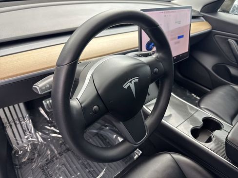 Used 2019 Tesla Model 3 Standard Range Plus image 9