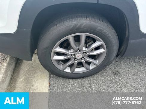 Used 2024 GMC Terrain SLT FWD image 10