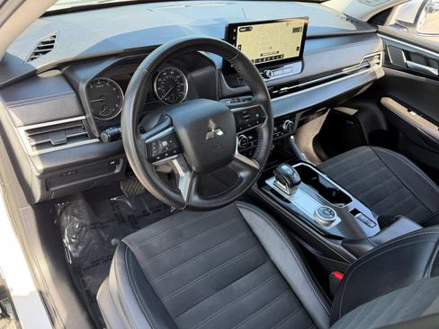 Used 2025 Mitsubishi Outlander SE AWD/4WD image 19
