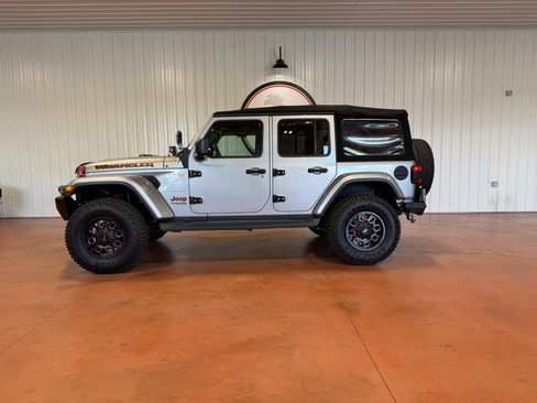 Used 2018 Jeep Wrangler Unlimited Sahara AWD/4WD image 3