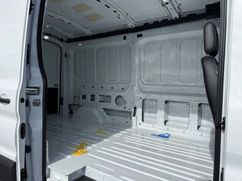 New 2025 Ford Transit 250 148 Medium Roof image 10