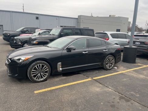 Used 2019 Kia Stinger Base image 2