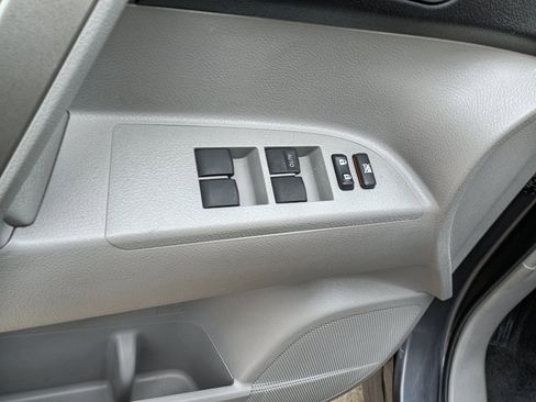Used 2012 Toyota Highlander FWD image 21