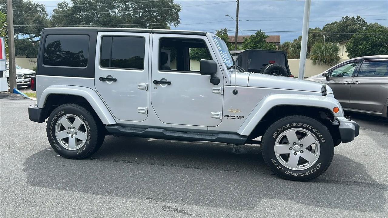 Used 2012 Jeep Wrangler Unlimited Sahara w/ Max Tow Pkg AWD/4WD image 9