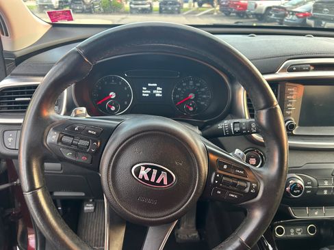 Used 2017 Kia Sorento EX image 8