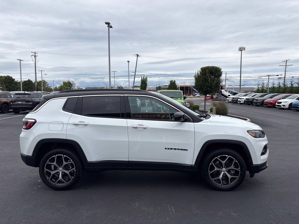 Used 2024 Jeep Compass Limited AWD/4WD image 7