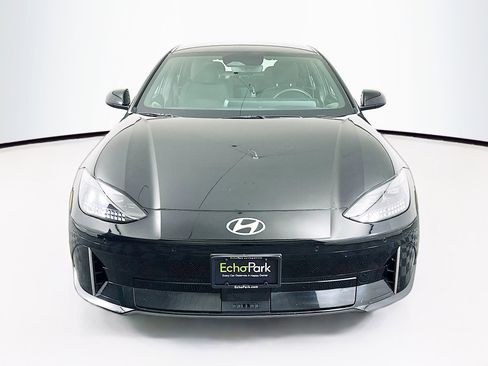 Used 2024 Hyundai Ioniq 6 SE RWD image 2