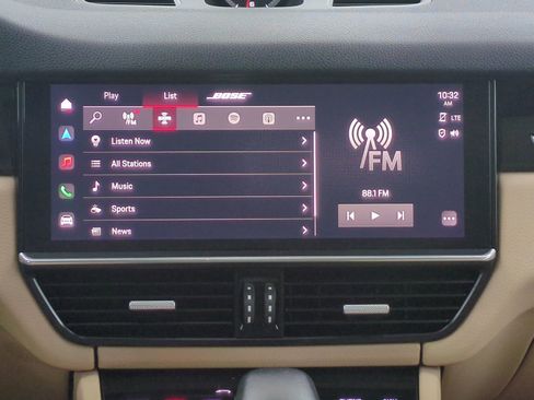 Certified 2023 Porsche Cayenne Platinum Edition image 25