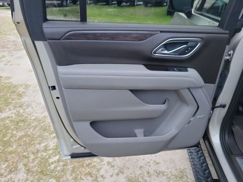 Used 2023 Chevrolet Suburban Z71 w/ Off-Road Capability Package AWD/4WD image 31