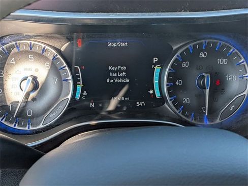 Used 2017 Chrysler Pacifica Limited w/ UConnect Theater Package image 17