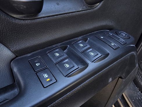 Used 2018 Chevrolet Silverado 1500 Custom w/ Custom Value Package image 12