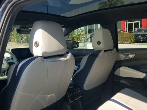 Used 2023 Volkswagen ID.4 Pro S image 13