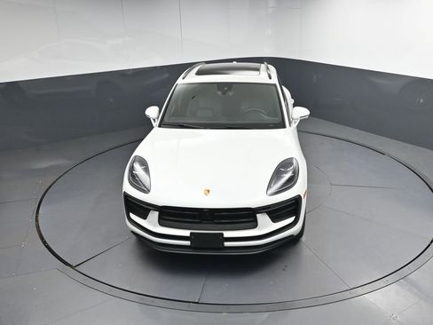 Certified 2023 Porsche Macan AWD/4WD image 40