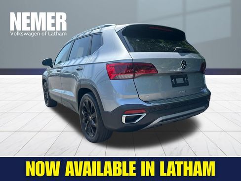 Certified 2023 Volkswagen Taos SE w/ Panoramic Sunroof Package AWD/4WD image 2