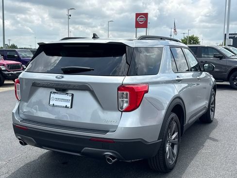 Used 2024 Ford Explorer XLT w/ XLT Sport Appearance Package AWD/4WD image 3