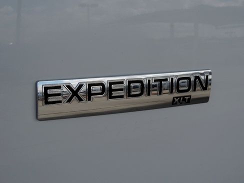 Used 2014 Ford Expedition XLT w/ Equipment Group 201A RWD image 13