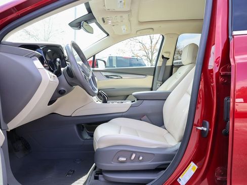 Used 2021 Cadillac XT5 Premium Luxury w/ LPO, Floor Liner Package image 32