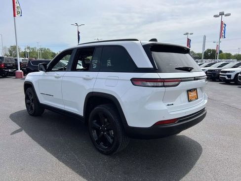 Used 2024 Jeep Grand Cherokee Altitude AWD/4WD image 5