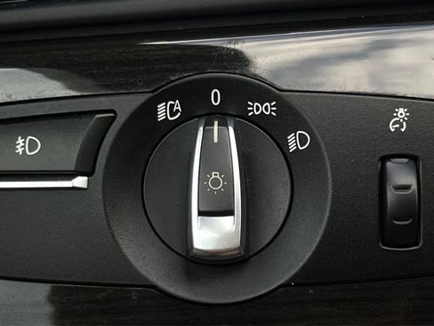 Used 2012 BMW 550i xDrive Sedan AWD/4WD image 53