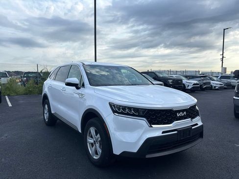 Used 2023 Kia Sorento LX AWD/4WD image 1