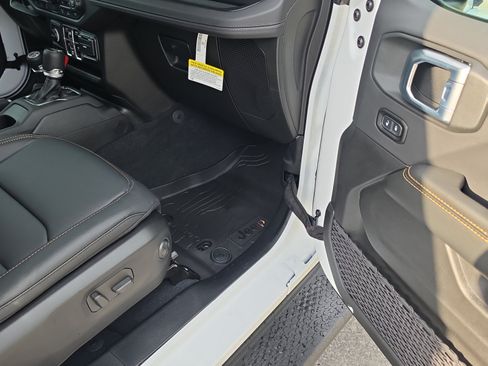 New 2026 Jeep Wrangler Unlimited Sahara AWD/4WD image 29
