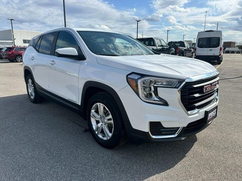 Used 2024 GMC Terrain SLE image 8