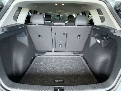 Certified 2025 Volkswagen Taos SE FWD image 25