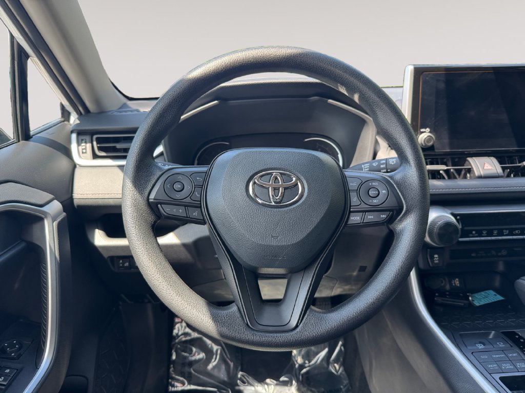 Used 2025 Toyota RAV4 LE AWD/4WD image 12