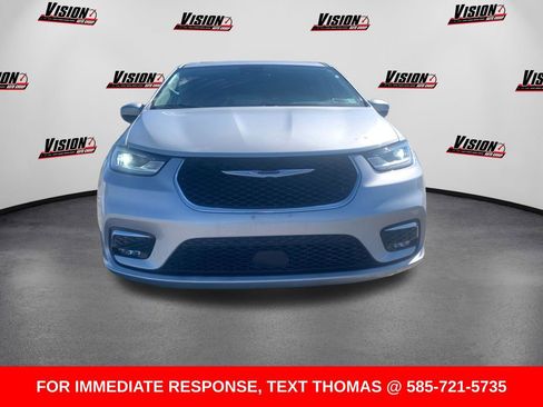 Used 2023 Chrysler Pacifica Touring-L FWD image 8