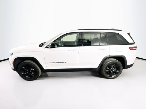 Used 2023 Jeep Grand Cherokee Altitude AWD/4WD image 4