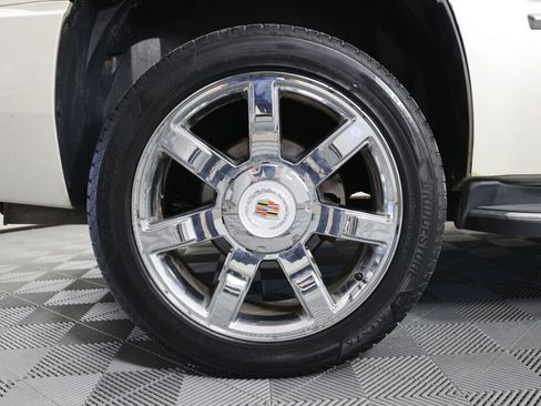 Used 2010 Cadillac Escalade Luxury AWD/4WD image 7