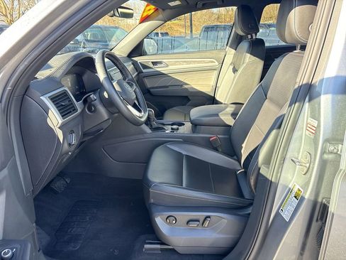 Used 2022 Volkswagen Atlas Cross Sport SE image 19