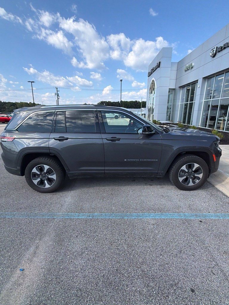 Used 2022 Jeep Grand Cherokee Limited 4xe AWD/4WD image 4