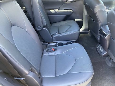 Certified 2026 Toyota Highlander Limited AWD/4WD image 19